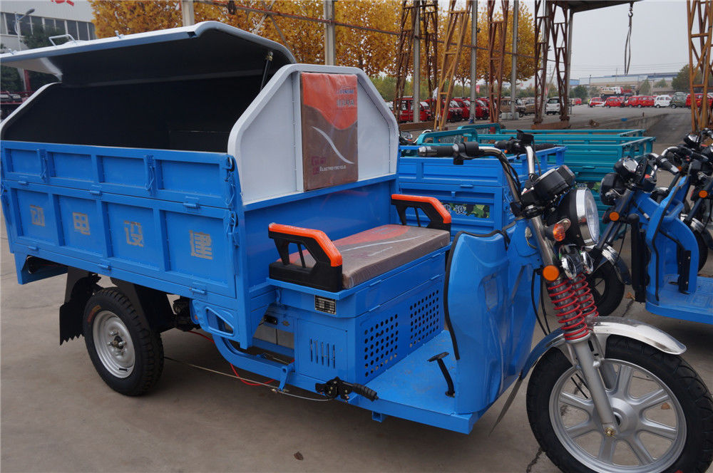 Ειδικό φορτηγό ανελκυστήρων ραφιών εμπορευματοκιβωτίων απορριμάτων καμπινών απορριμάτων τριών WheelTricycle/μεγάλο